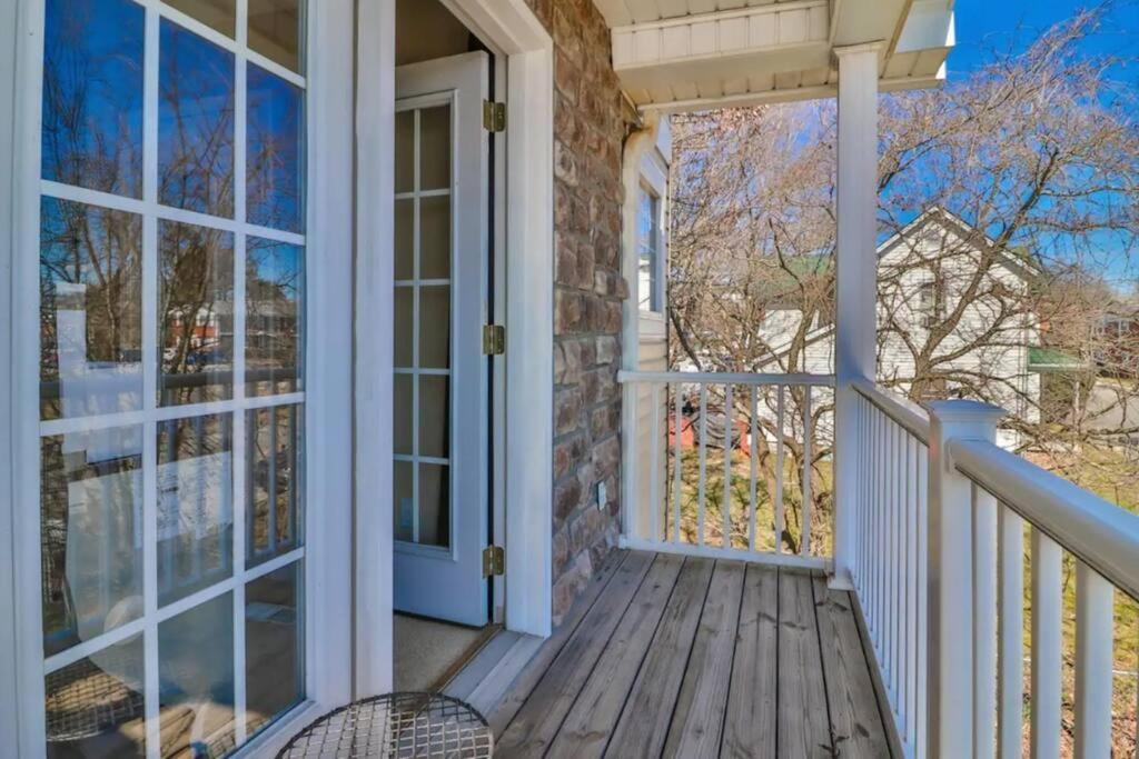 Skinny Big House In Jefferson City Exterior foto